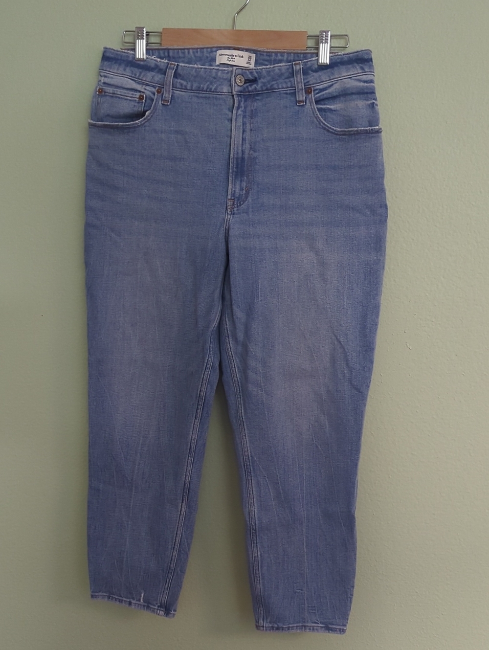 Abercrombie & Fitch Light Blue Cropped Women's Jeans